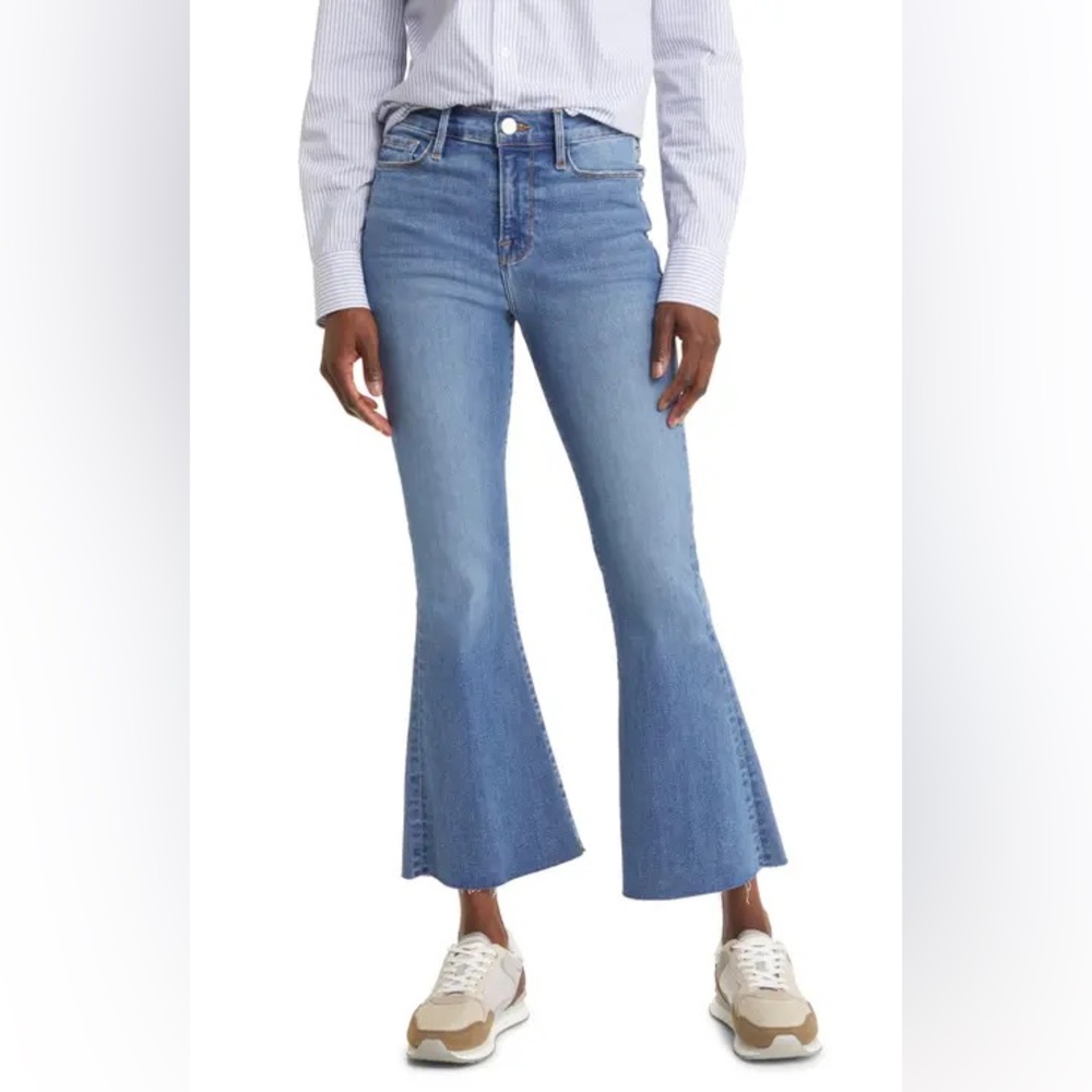 FRAME Le Crop Flare Raw Hem Jeans in morning blue size 24 high rise 70’s